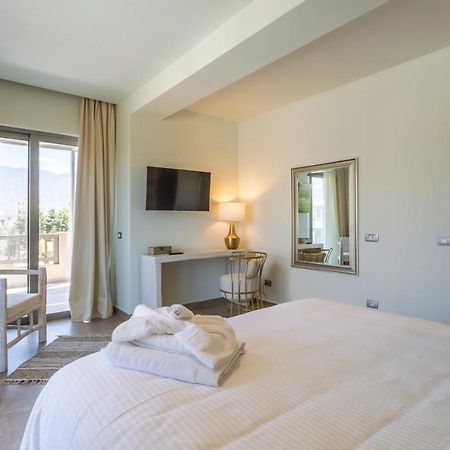 Elysian Luxury Hotel And Spa Каламата Екстериор снимка
