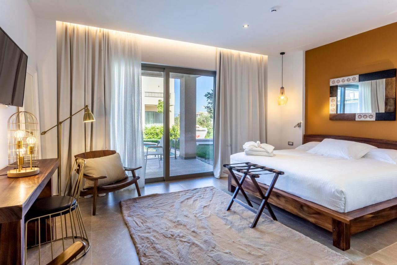 Elysian Luxury Hotel And Spa Каламата Екстериор снимка