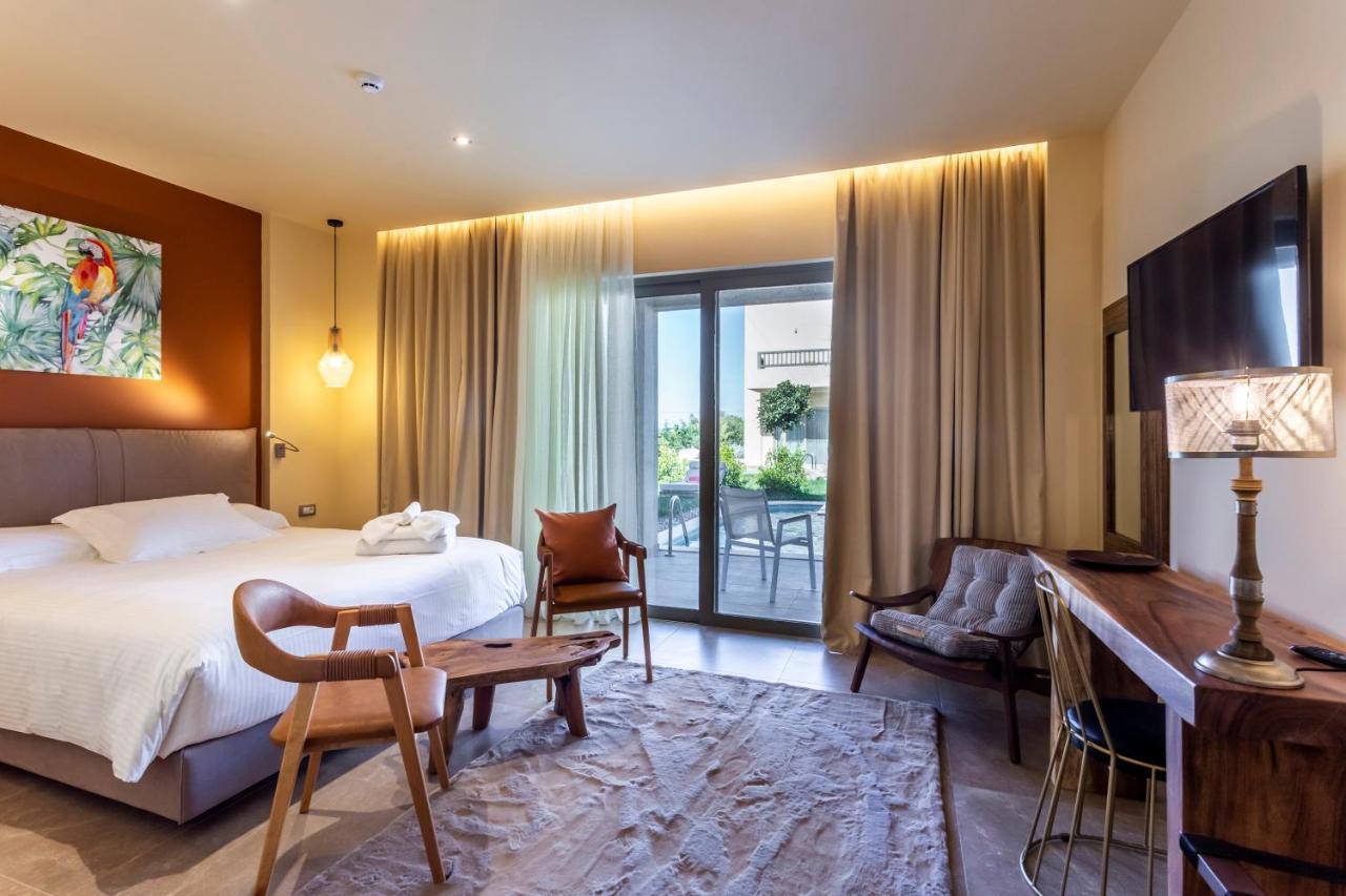Elysian Luxury Hotel And Spa Каламата Екстериор снимка