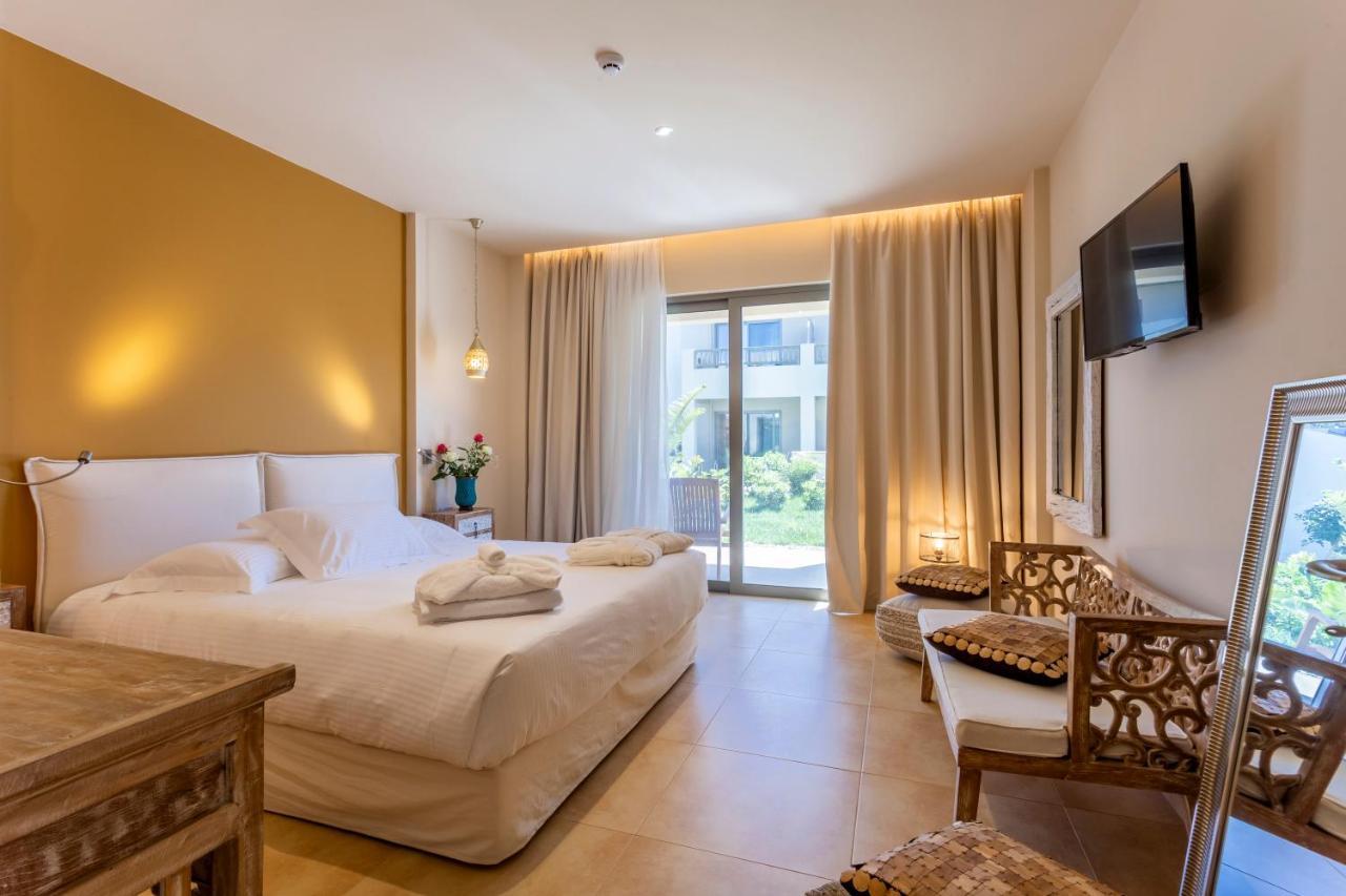 Elysian Luxury Hotel And Spa Каламата Екстериор снимка