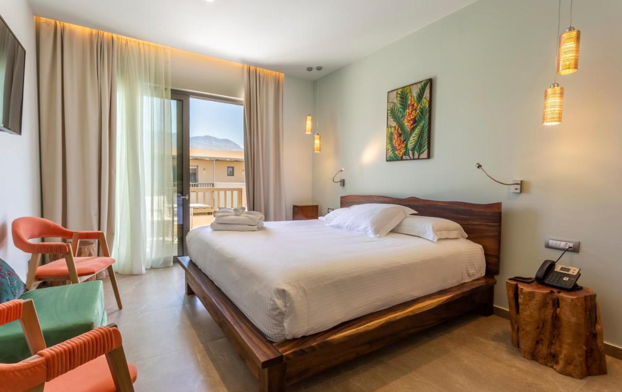 Elysian Luxury Hotel And Spa Каламата Екстериор снимка