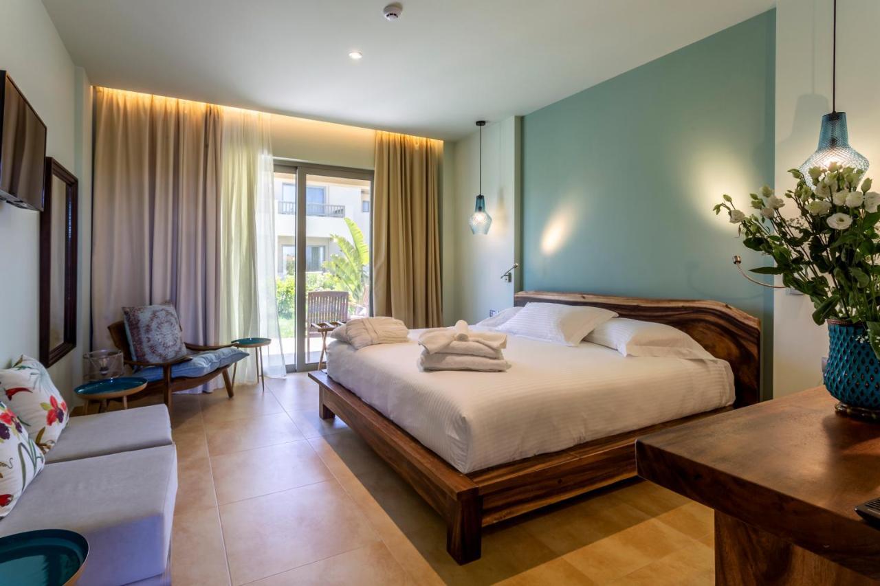 Elysian Luxury Hotel And Spa Каламата Екстериор снимка