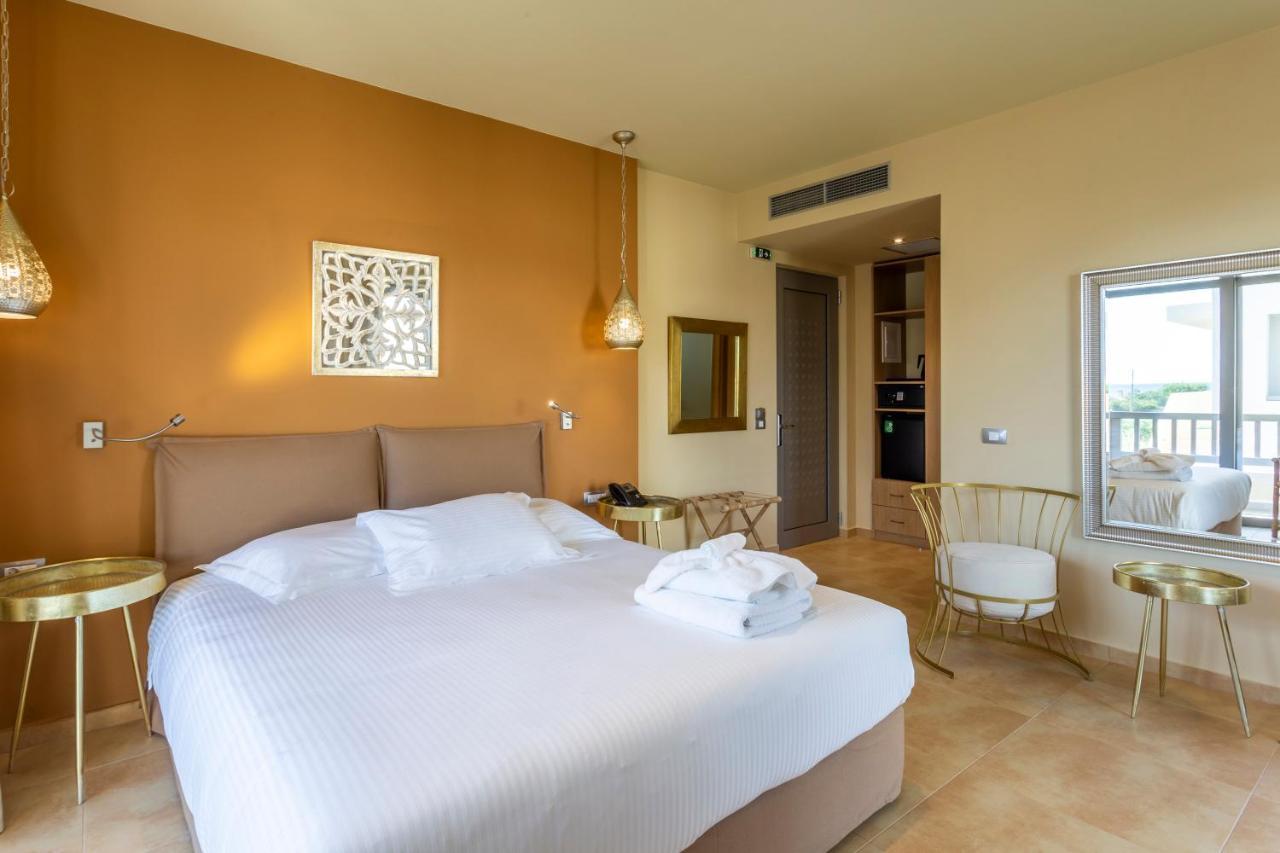Elysian Luxury Hotel And Spa Каламата Екстериор снимка