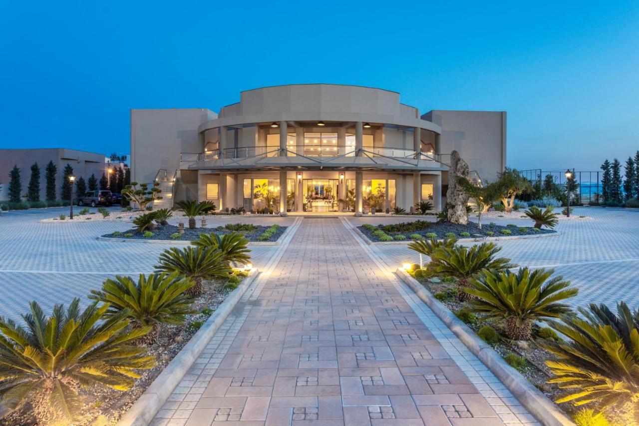 Elysian Luxury Hotel And Spa Каламата Екстериор снимка
