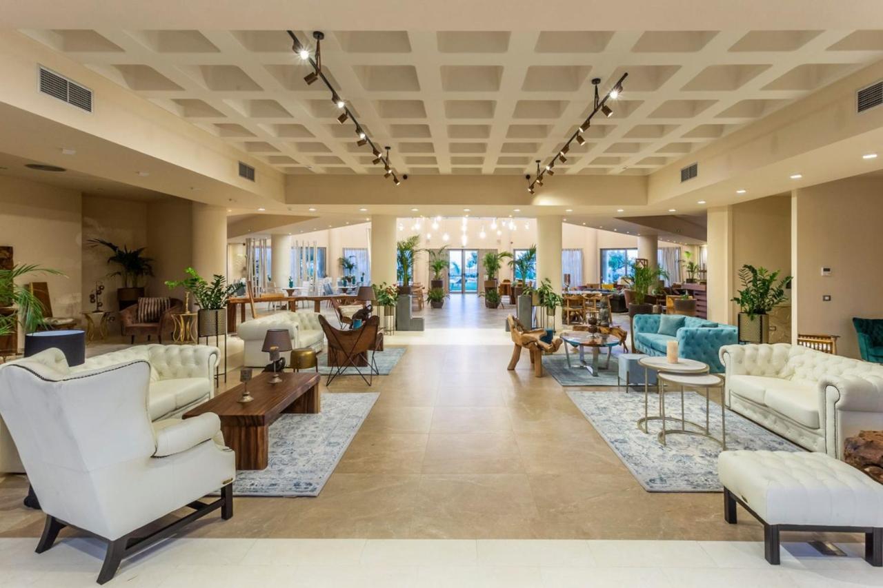 Elysian Luxury Hotel And Spa Каламата Екстериор снимка