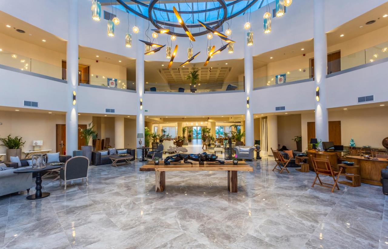 Elysian Luxury Hotel And Spa Каламата Екстериор снимка
