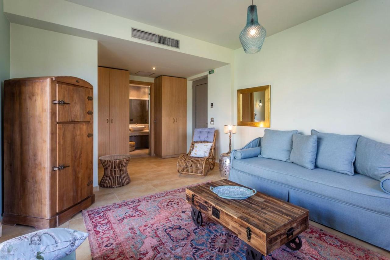 Elysian Luxury Hotel And Spa Каламата Екстериор снимка