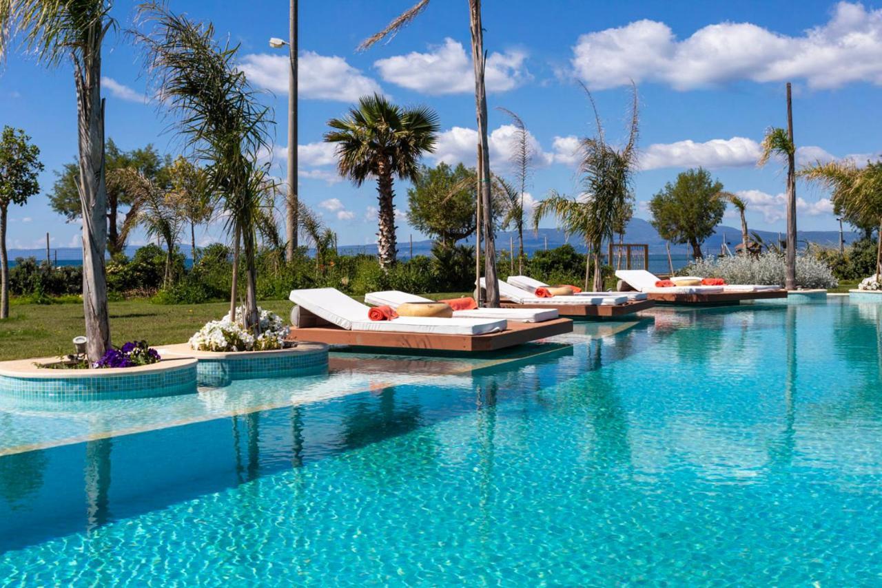 Elysian Luxury Hotel And Spa Каламата Екстериор снимка