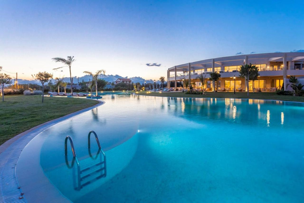 Elysian Luxury Hotel And Spa Каламата Екстериор снимка